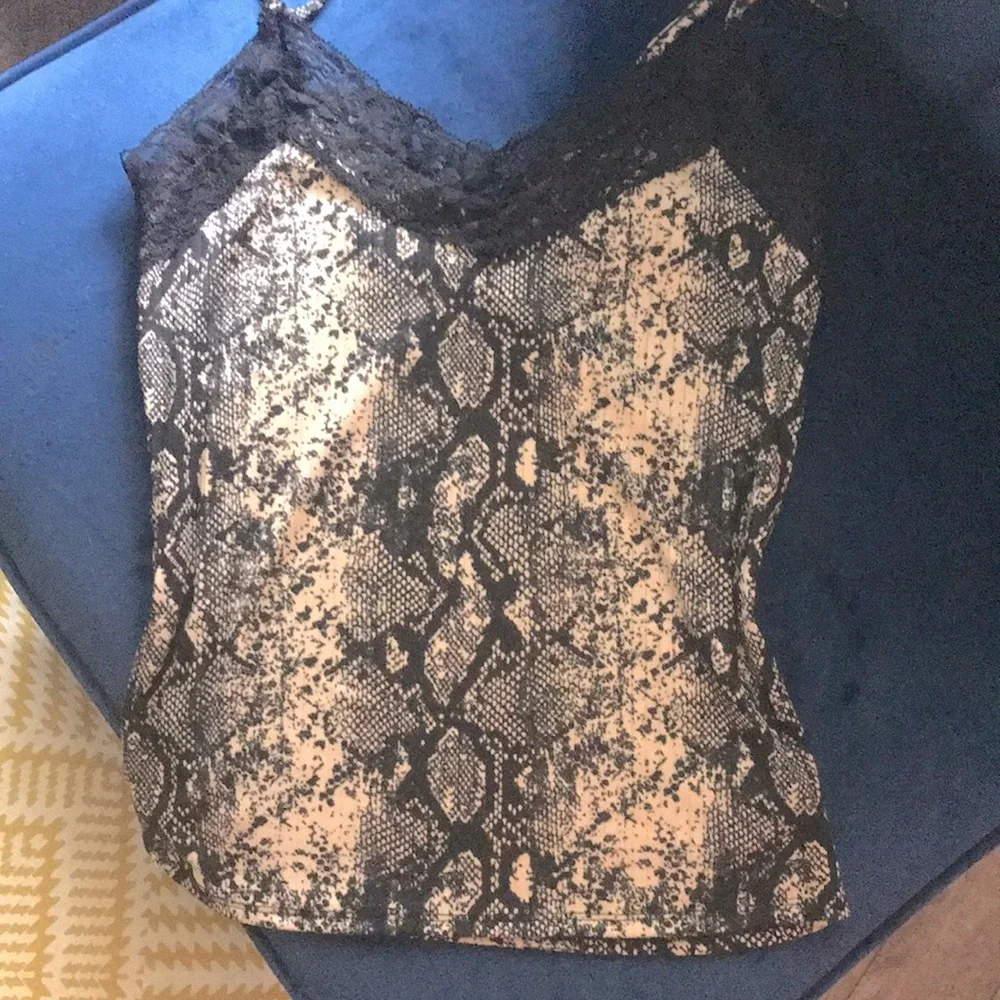 snake print and black lace cami 🐍 - Picture 1 of 5